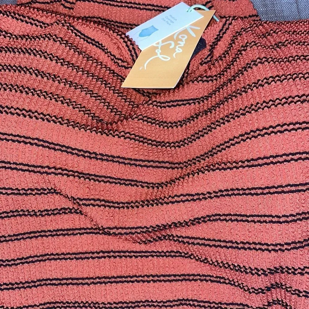 NWT Women’s Textured Striped One Piece With Removable Straps & Molded Cups